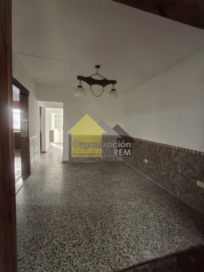 CASA EN ALQUILER, CALLE CHILE 682, B° SANTA RITA