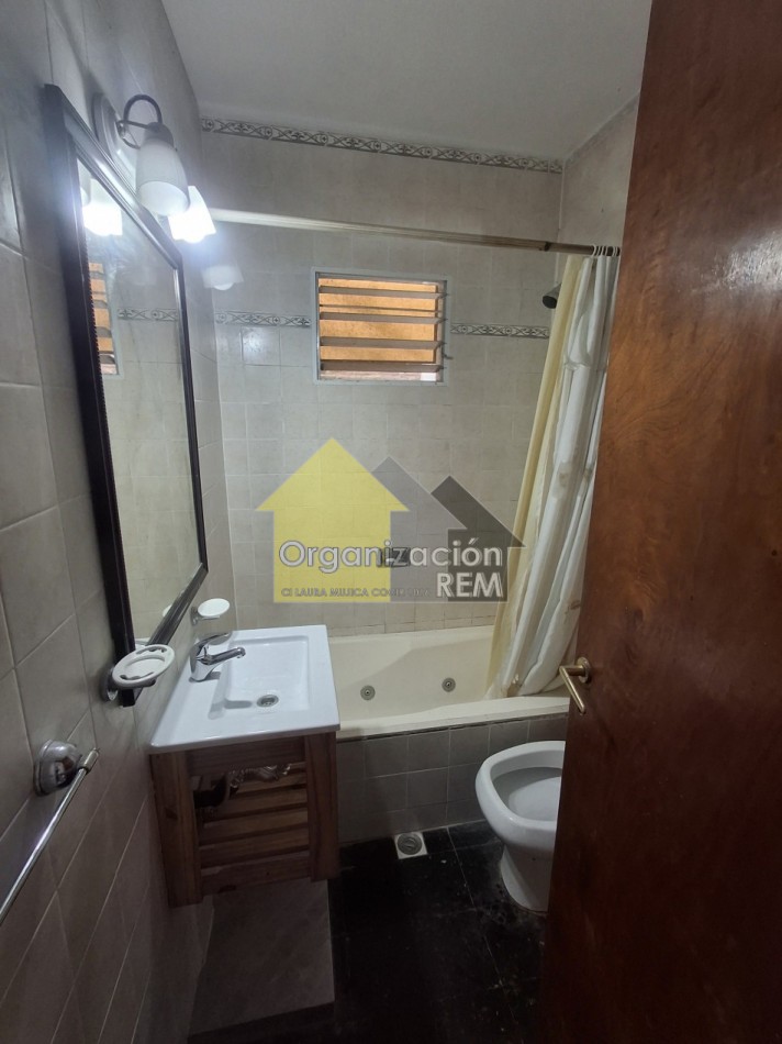 CASA EN ALQUILER, CALLE CHILE 682, B° SANTA RITA