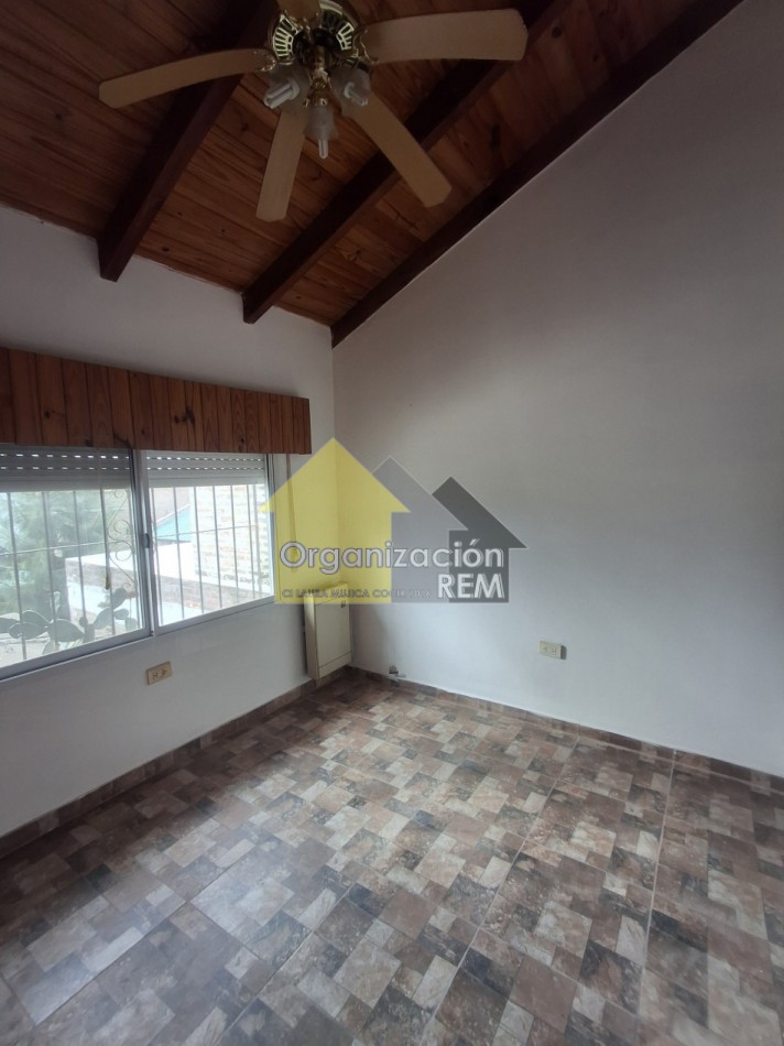 CASA EN ALQUILER, CALLE CHILE 682, B° SANTA RITA