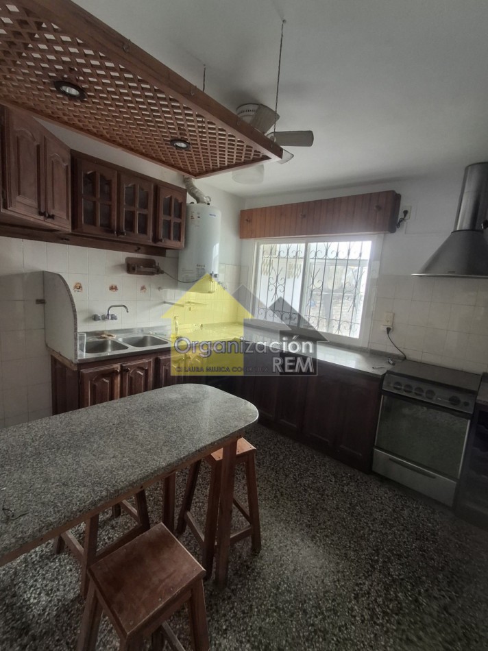 CASA EN ALQUILER, CALLE CHILE 682, B° SANTA RITA